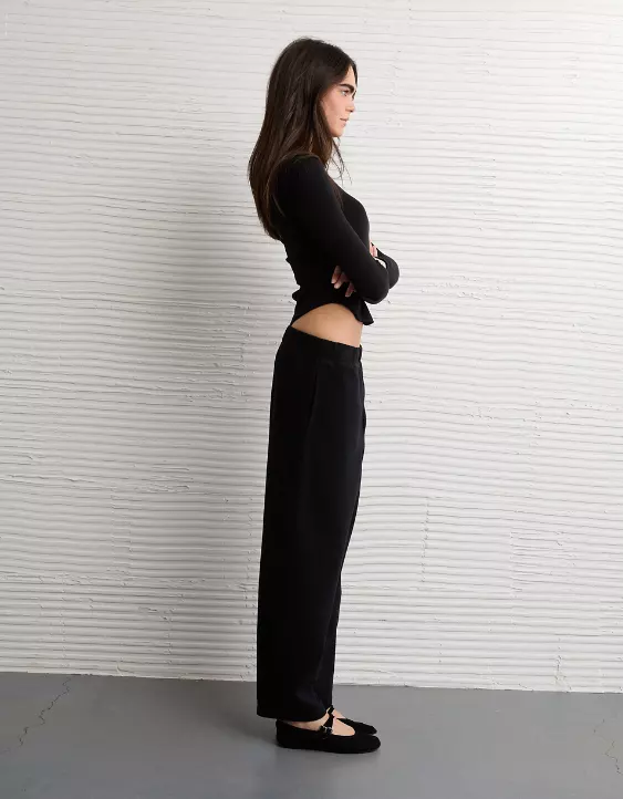 AE Everyday Luxe Barrel Sweatpant - Image 5