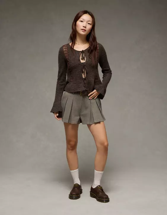 AE Super High-Waisted Pleated Trouser Short - Image 5